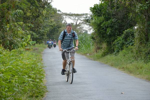 Visita de bicicleta à aldeia Thuy Bieu