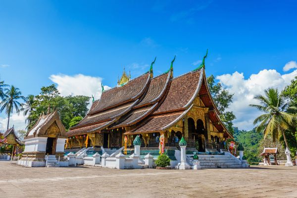Dia 12: Luang Prabang - Cachoeira Khuang Si - Luang Prabang - Voo a Hanoi