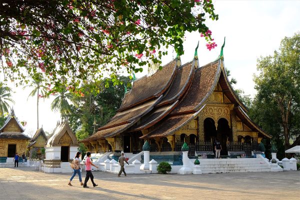Dia 05: Luang Prabang - Caverna Pak Ou - cruzeiro no rio de Mekong - Luang Prabang