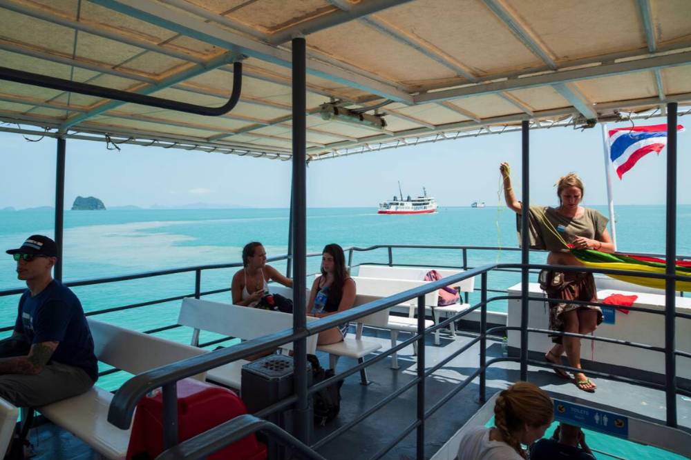 Viajantes de ferry em Phuket